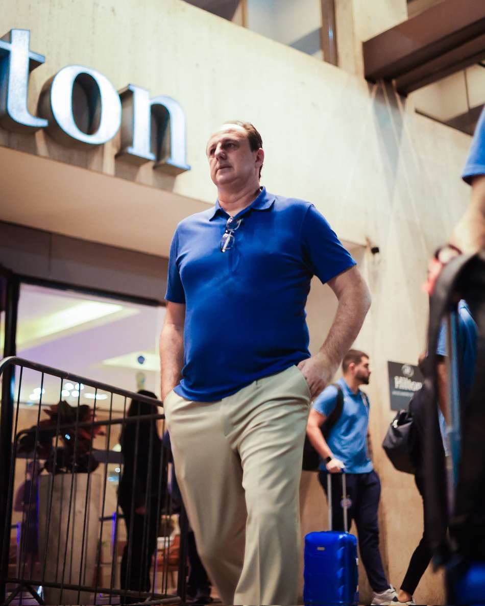 Rogério Ceni a caminho do Nilton Santos (Foto: divulgação / EC Bahia)