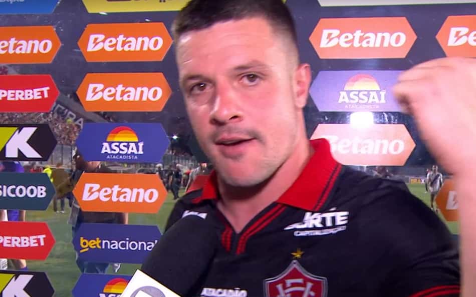 Renato Kayzer critica arbitragem do jogo contra o Vasco (Foto: reprodução)