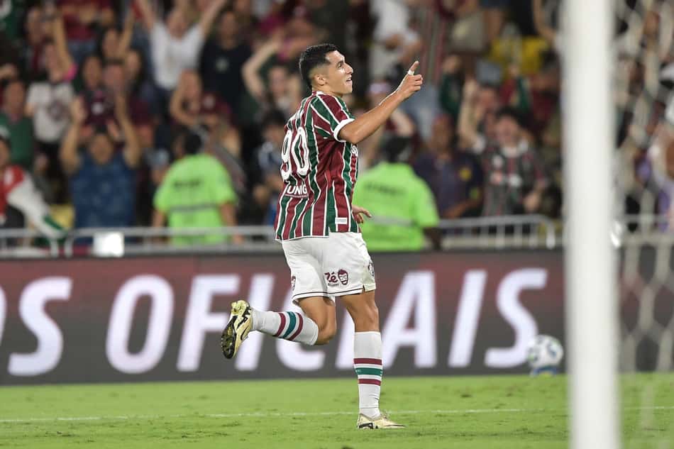 Serna comemora seu gol no jogo do Fluminense contra o Atlético-MG