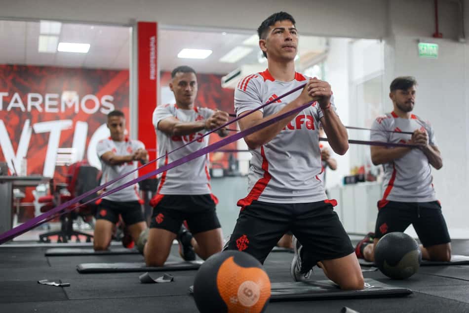 Jogadores do Internacional na academia do CT Parque Gigante