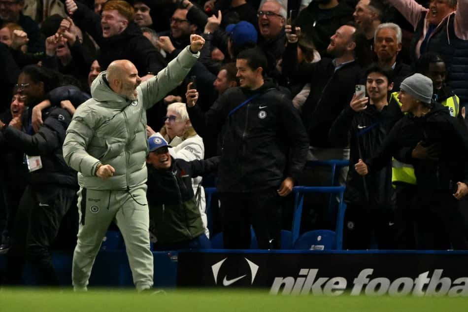 Técnico do Chelsea, Enzo Maresca comemora gol marcado por Estêvão sobre o Liverpool