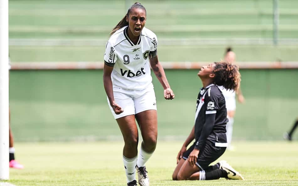 Tipa comemora seu gol pelo Botafogo contra o Vasco no Carioca Feminino (Foto: Arthur Barreto/BFR)