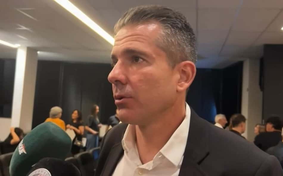 Diretor do Atlético-MG deixa em aberto presença de zagueiro em clássico