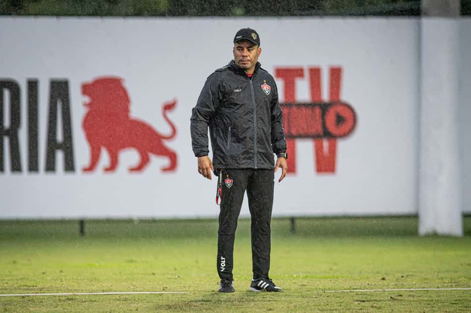 Jair Ventura comanda treino do Vitória na Toca do Leão (Foto: Victor Ferreira / EC Vitória)
