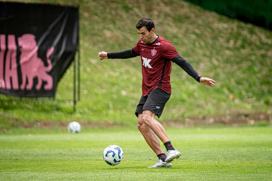 Raúl Cáceres em treino do Vitória (Foto: Victor Ferreira / EC Vitória)