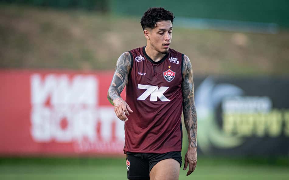 Kike Saverio em treino do Vitória (Foto: Victor Ferreira / EC Vitória)