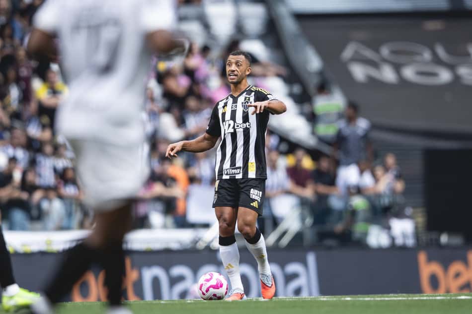 Vitor Hugo em Atlético e Ceará (Foto: Pedro Souza / Atlético)