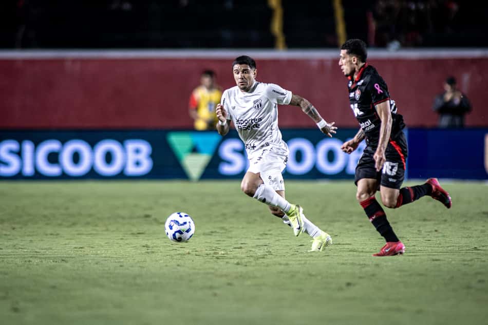 Partida entre Vitória e Ceará, pelo Brasileirão (Foto: Felipe Santos/Ceará SC)