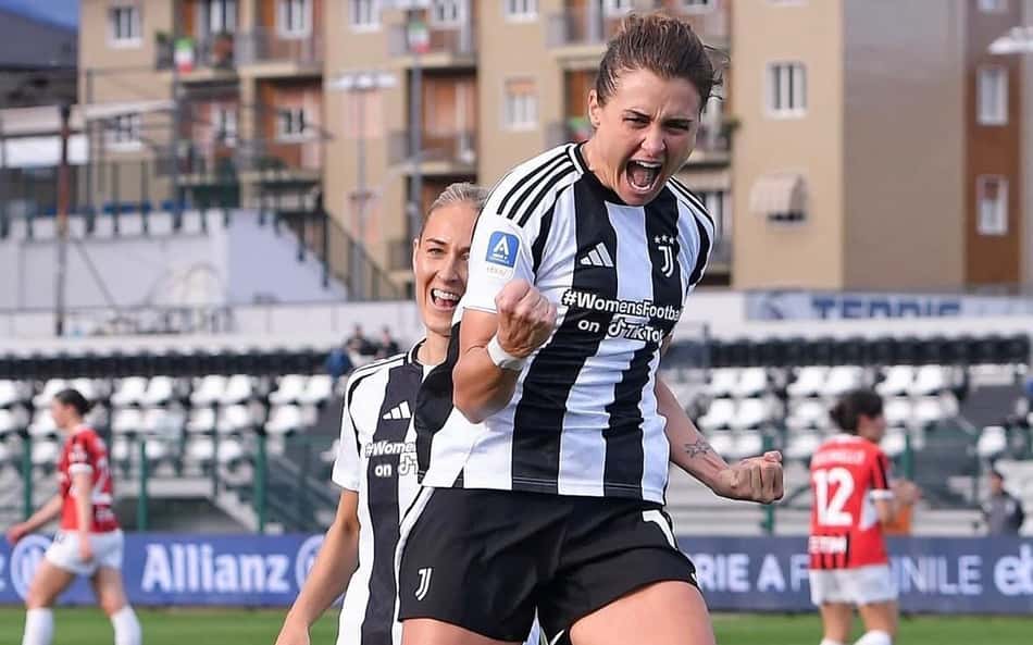 Girelli comemora gol pela Juventus, clube italiano que disputa a Série A. (Foto: Juventus/Divulgação)