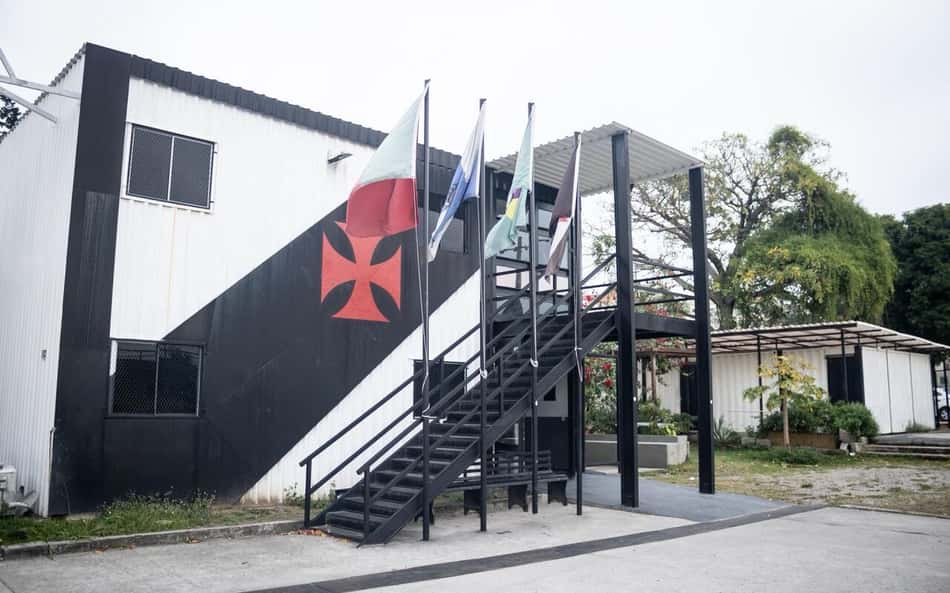 Colégio Vasco da Gama é premiado por projeto com atletas da base
