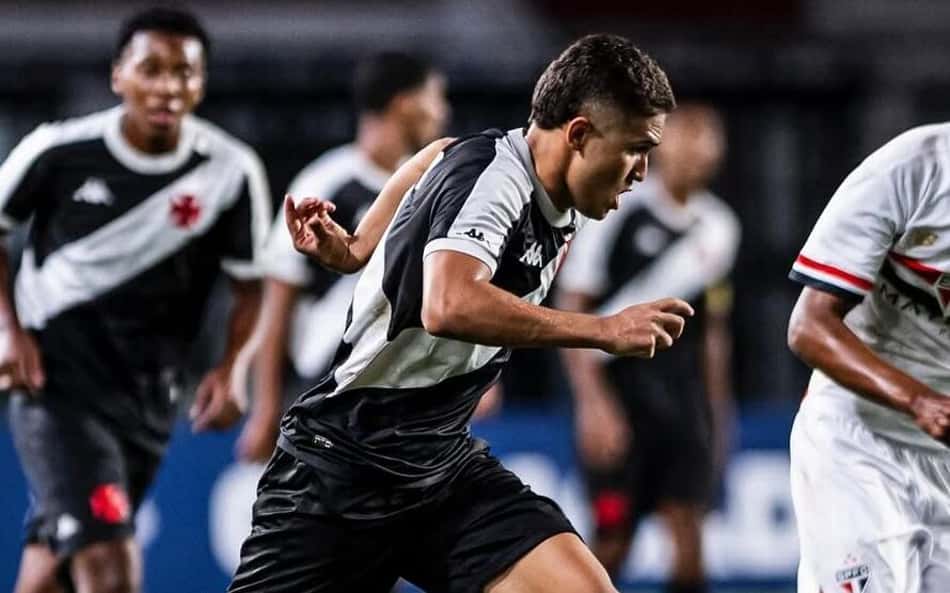 Vasco pode ter solução caseira na lateral contra o Fortaleza