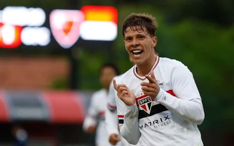 Multa milionária gera crise nos bastidores do São Paulo e aumenta pressão sobre diretor