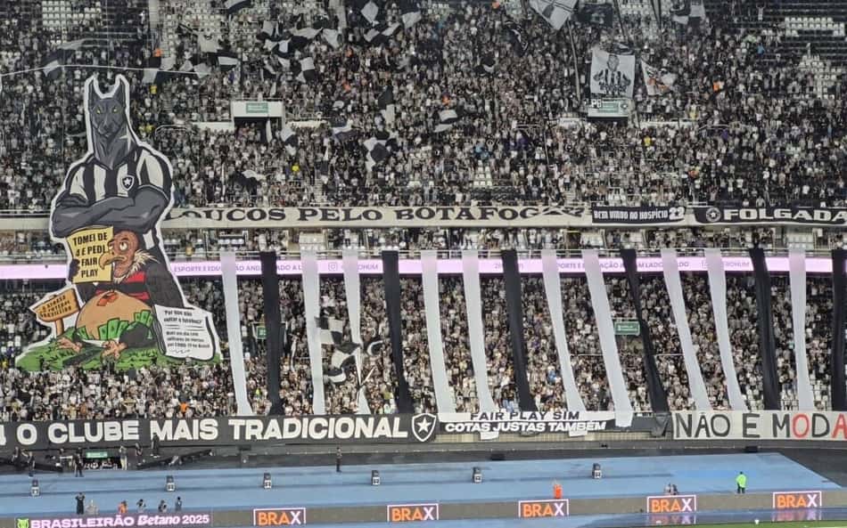 Torcida do Botafogo provoca o Flamengo em festa no Nilton Santos; veja