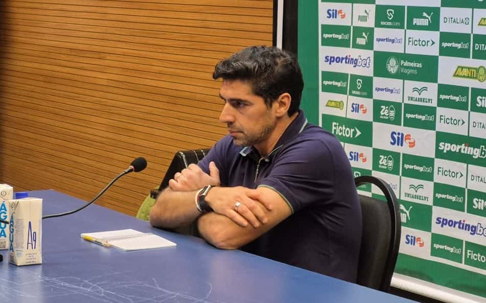 Abel evita polêmicas com arbitragem e elenca motivos para derrota do Palmeiras
