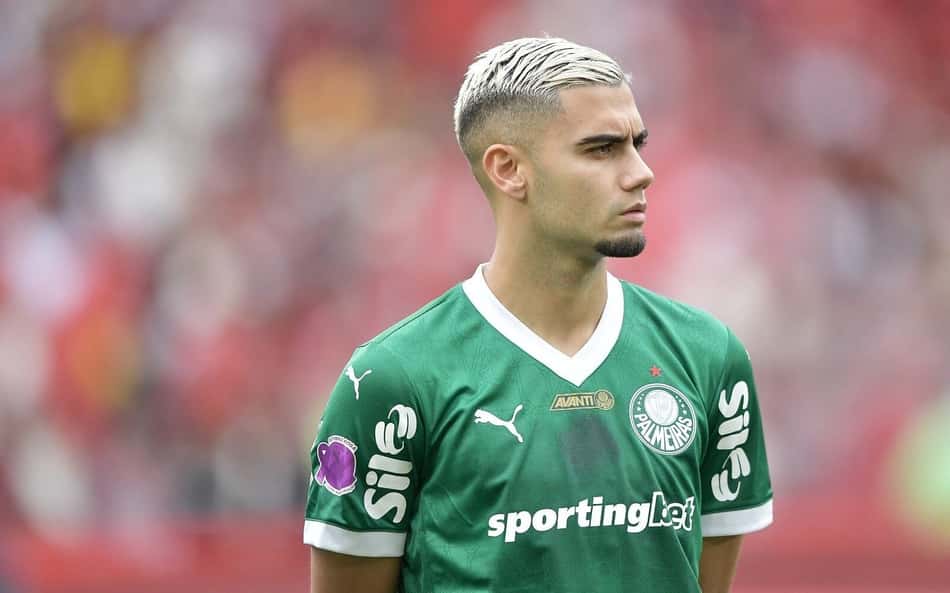 Vaias, escorregão e atuação discreta: o retorno de Andreas ao Maracanã com o Palmeiras
