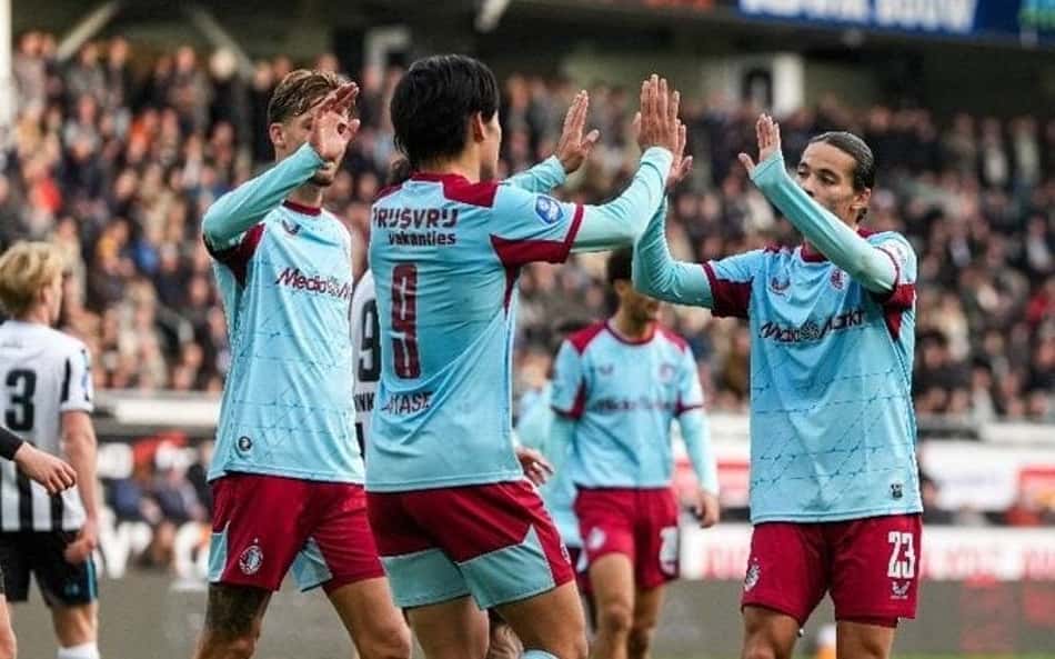 Algoz da Seleção Brasileira, japonês Ayase Ueda marca hat-trick em vitória do Feyenoord no Campeonato Holandês (Foto: Divulgação/Feyenoord)