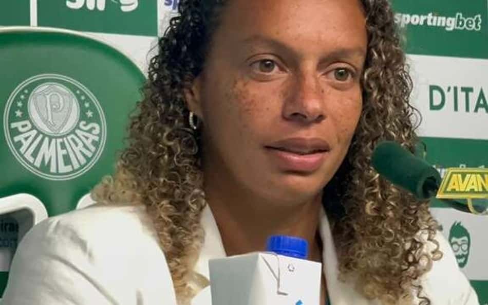 Rosana Augusto é apresentada ao Palmeiras e fala sobre saída do Flamengo