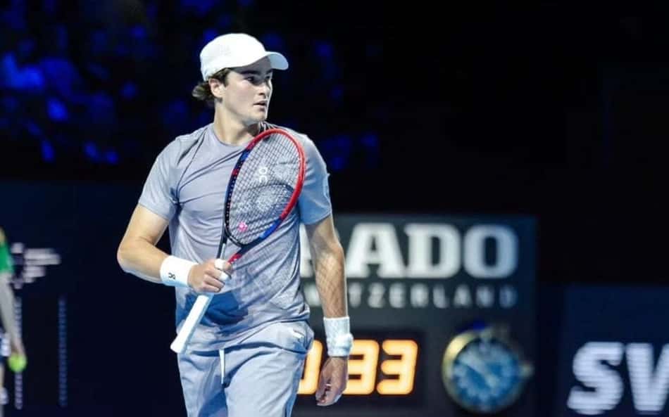 João Fonseca na vitória na estreia do ATP 500 da Basileia (Divulgação)