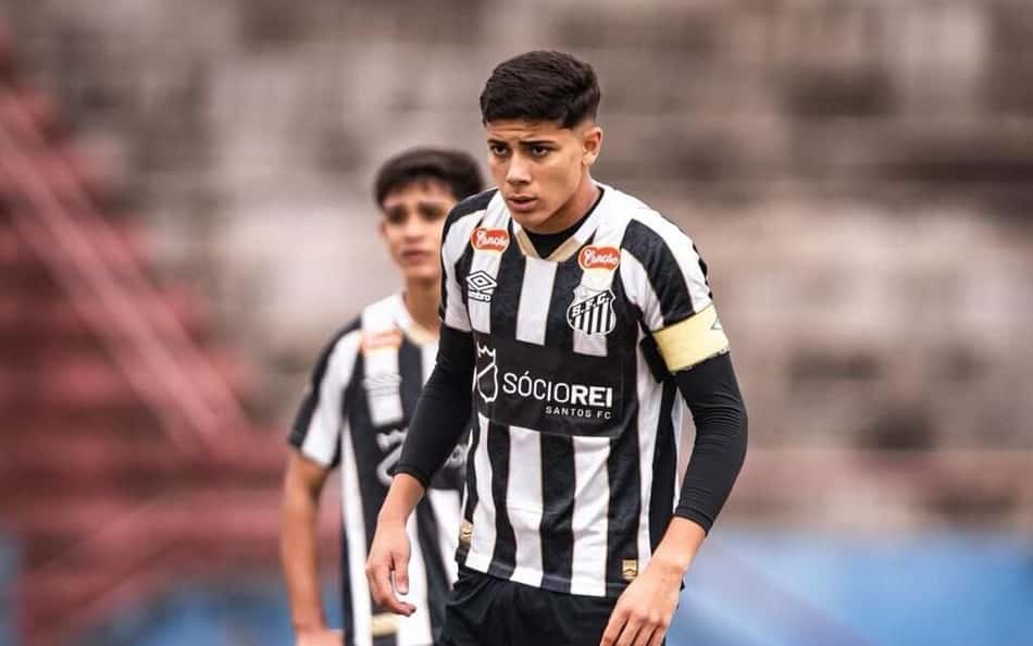 Lateral do Santos é convocado para a Seleção Sub-16 de Portugal