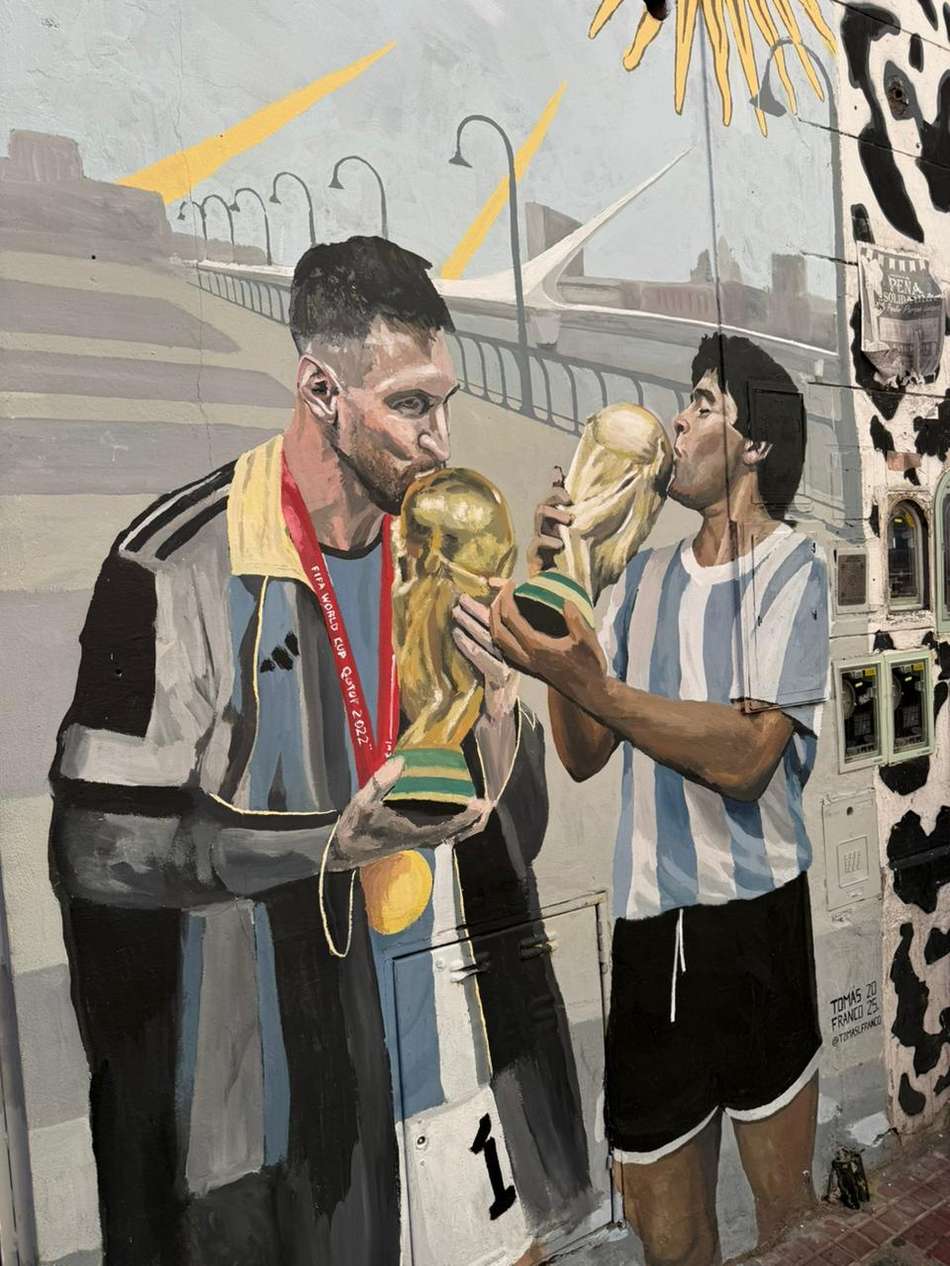 Maradona e Messi juntos comemorando o título da Copa do Mundo (Foto: Lucas Bayer / Lance!)