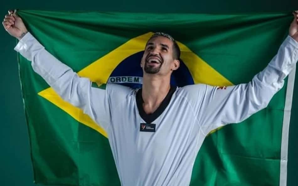 Brasileiro Netinho Marques é prata no Mundial de Taekwondo Wuxi 2025