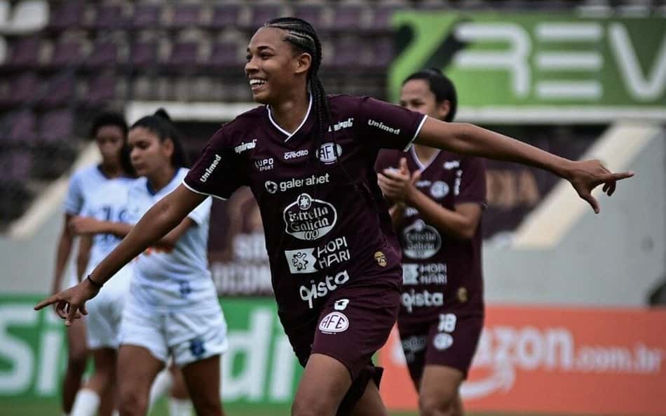 Brilhou! Zagueira formada na base da Ferroviária marca dois gols no Paulistão Feminino