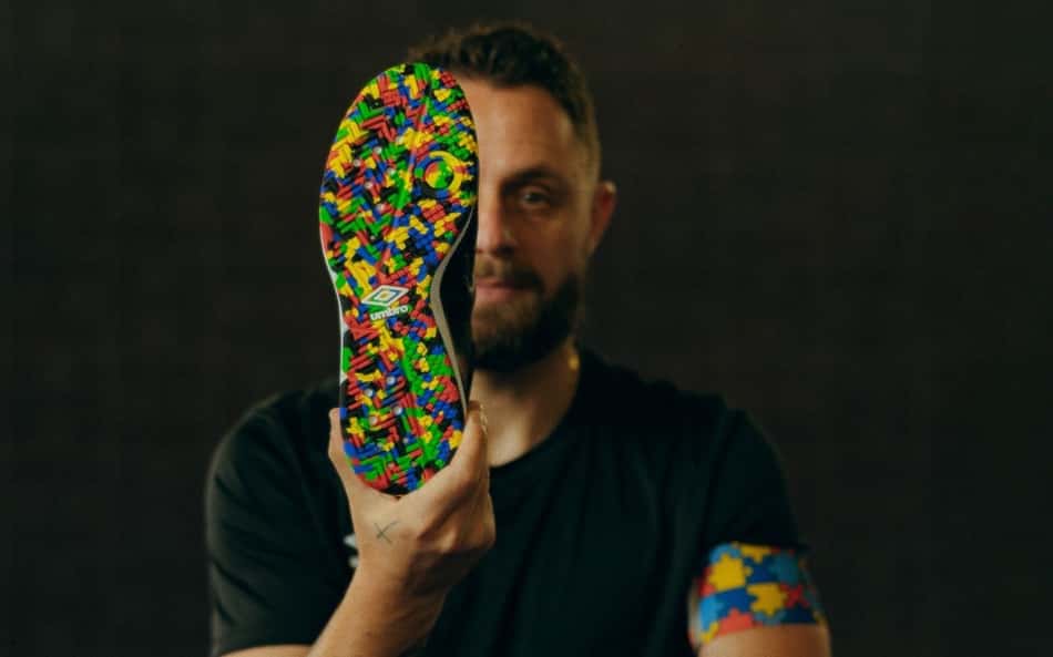 Chuteira chega em edição limitada e celebra a inclusão dentro e fora das quadras (Foto: Divulgação/Umbro)