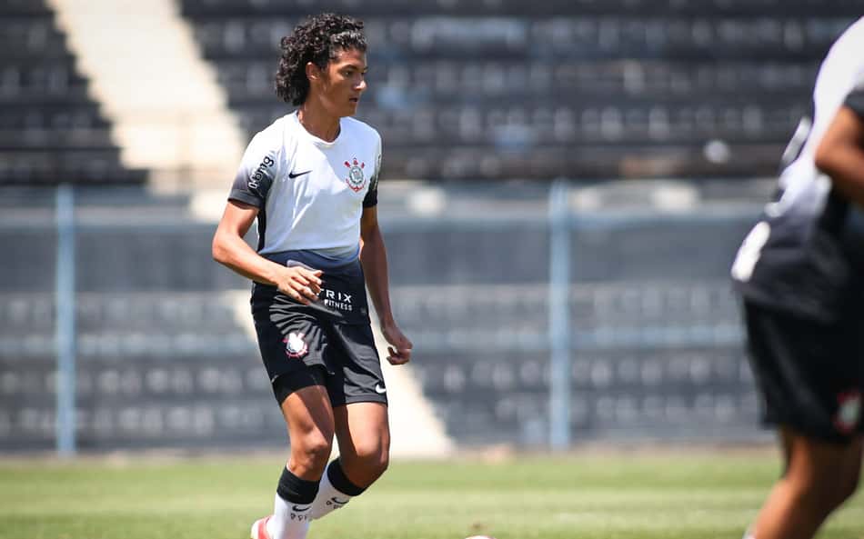 Corinthians anuncia aditivo em contrato de joia e reforça blindagem de jovens