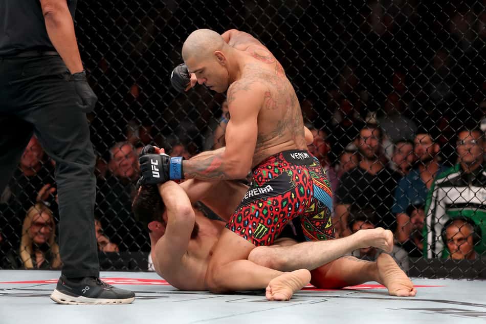 Alex Poatan enfrenta Magomed Ankalaev no UFC 320