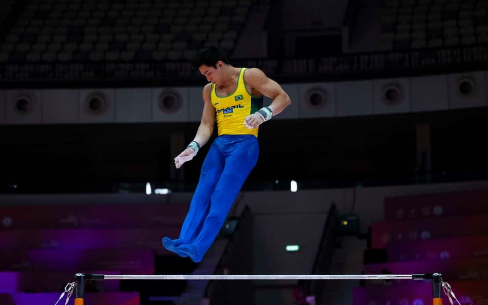 Arthur Nory durante treino de pódio para o Mundial de Ginástica