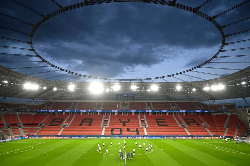 Jogadores do PSG treinam na Bay Arena antes do jogo contra o Leverkusen pela Champions League (Foto: Ina Fassbender/AFP)