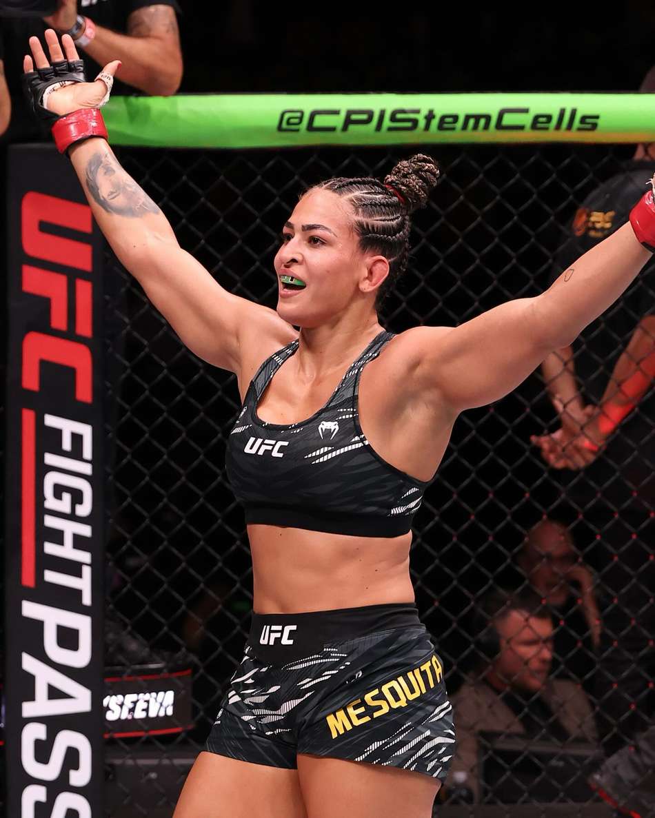 Bia Mesquita volta ao octógono do UFC em março (Foto: Reprodução Instagram UFC)