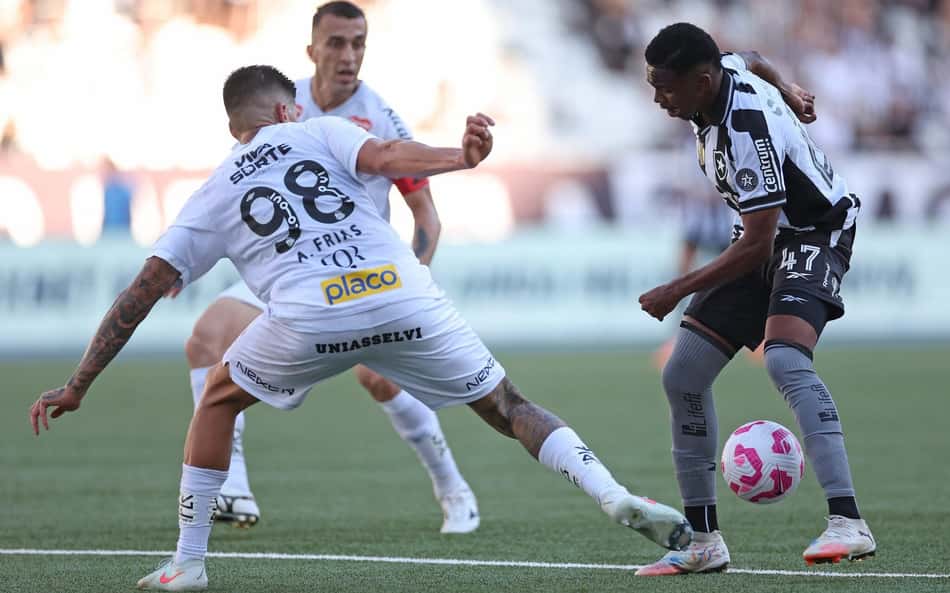 Botafogo e Santos fizeram uma partida bem disputada no Nilton Santos