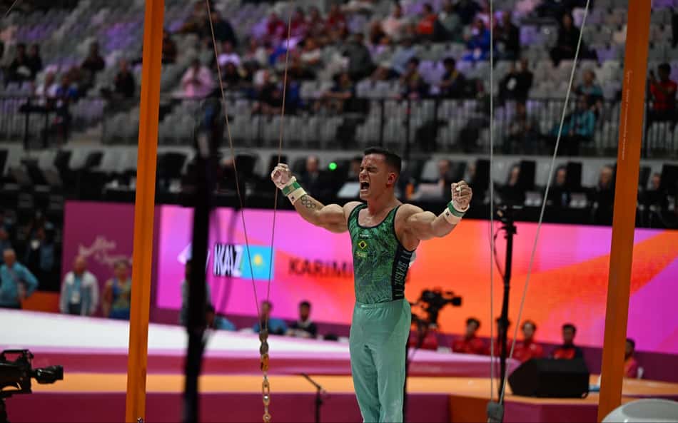 Caio Souza e Diogo Soares aproximam Brasil de final no Mundial de Ginástica