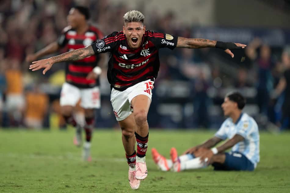 Carrascal comemora gol do Flamengo diante do Racing (Foto: Jorge Rodrigues/AGIF)