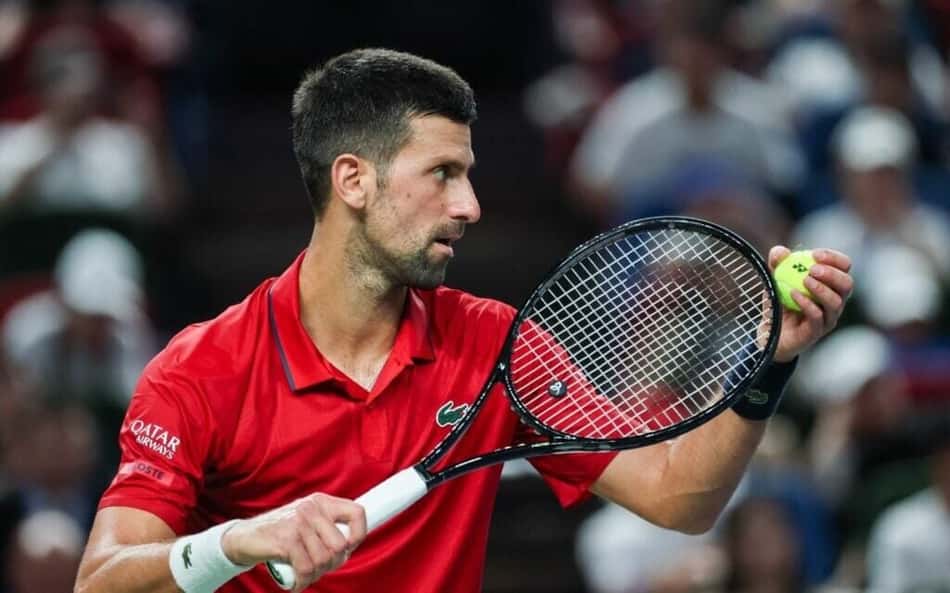 Djokovic avança no Masters 1000 de Xangai e quebra recorde de Roger Federer
