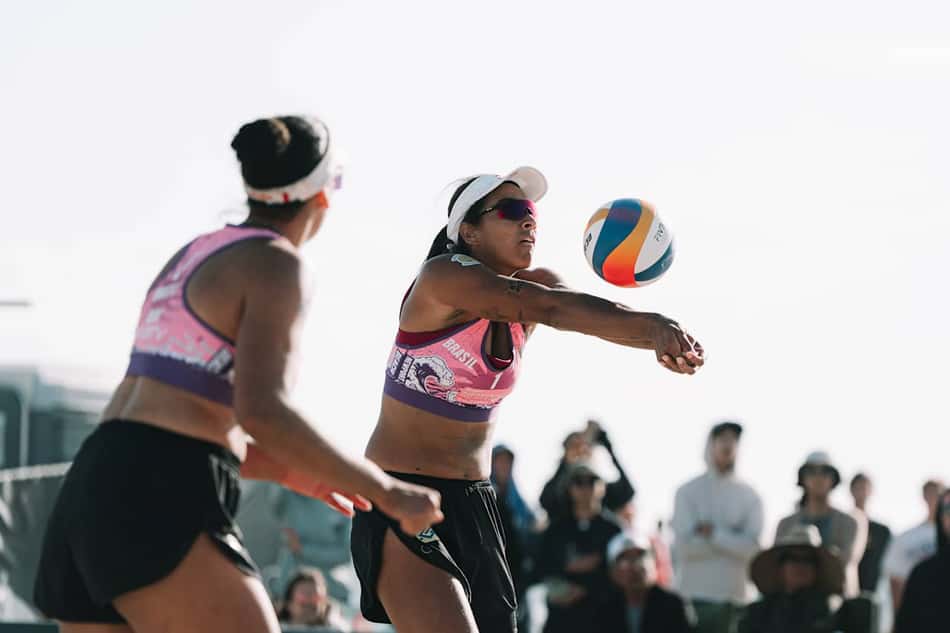 Duda e Ana Patrícia em ação na etapa de Newport Beach do Elite 16 (Foto: Volleyball World)