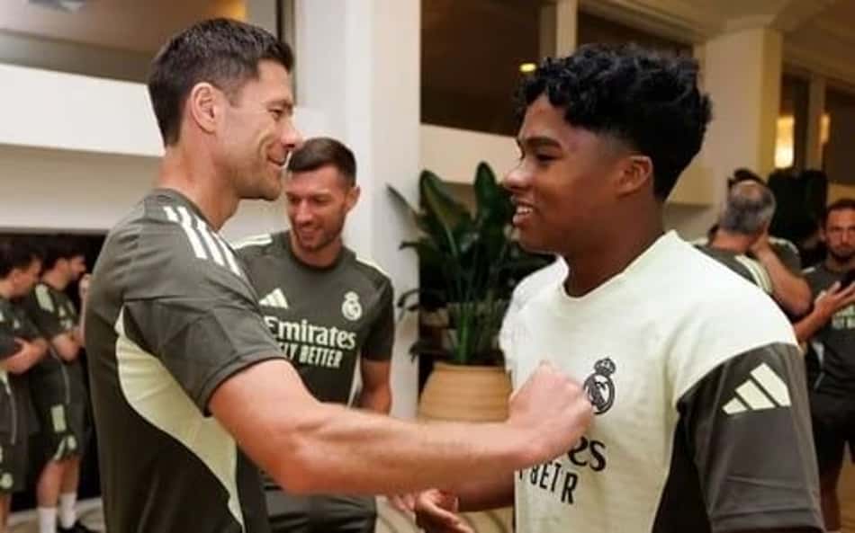 Endrick 'some' no Real Madrid e segue preterido por Xabi Alonso