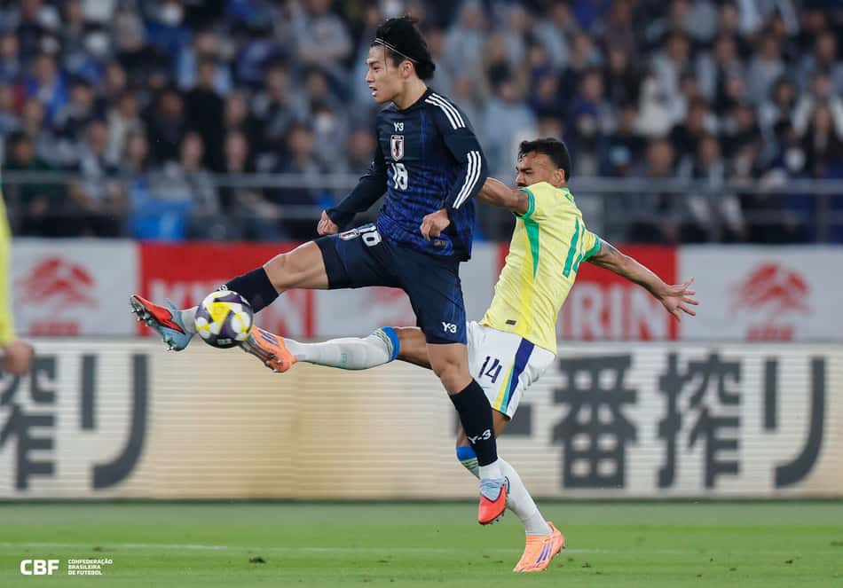 Fabrício Bruno em ação pela Seleção diante do Japão