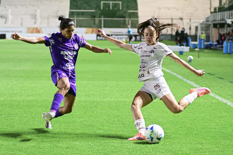 Fátima Durta em campo pel Ferroviária na Libertadores Feminina (Foto: Rafael Zocco/AFE)