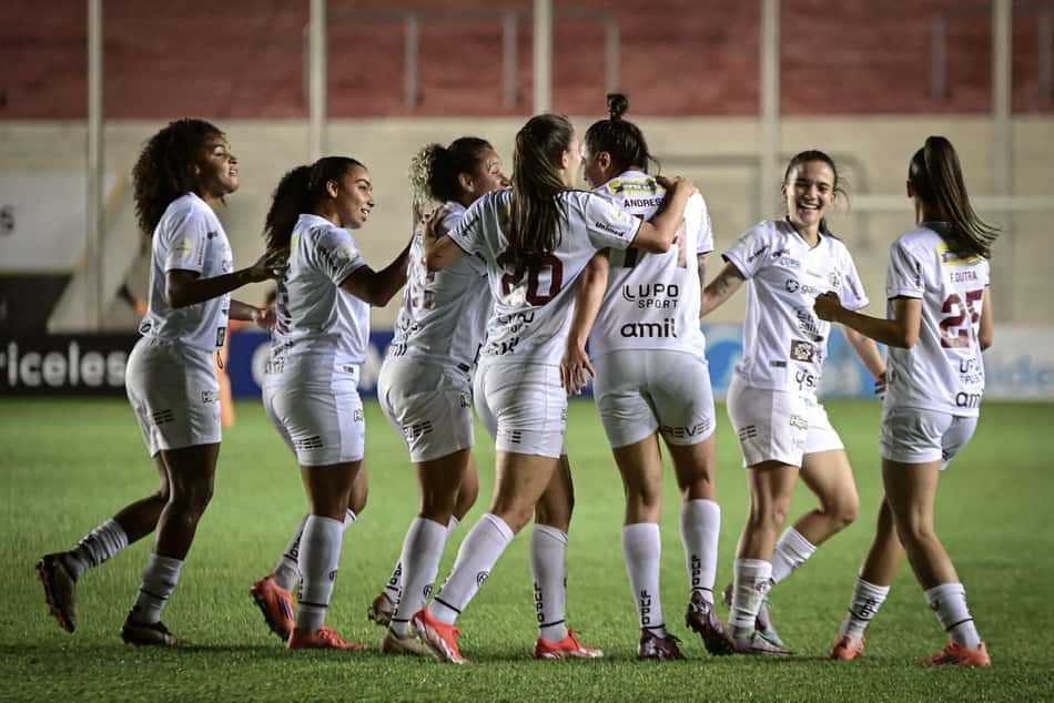 Jogadoras da Ferroviária comemoram gol na Libertadores Feminina (Foto: Rafael Zocco/AFE)