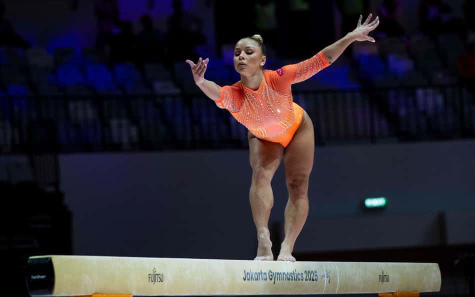 Flávia Saraiva busca pódio na trave; veja onde assistir ao Mundial de Ginástica