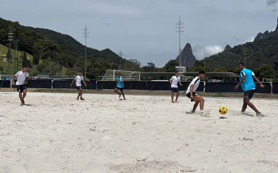 CBF inaugura quadra para futebol de areia na Granja Comary