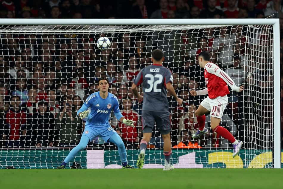 Gabriel Martinelli em ação pelo Arsenal, na Champions League (Foto: Adrian Dennis / AFP)