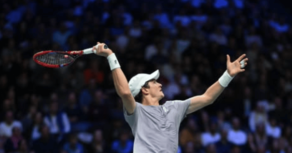 João Fonseca em ação no Masters 1000 de Paris (Foto: Corinne Dubreuil)