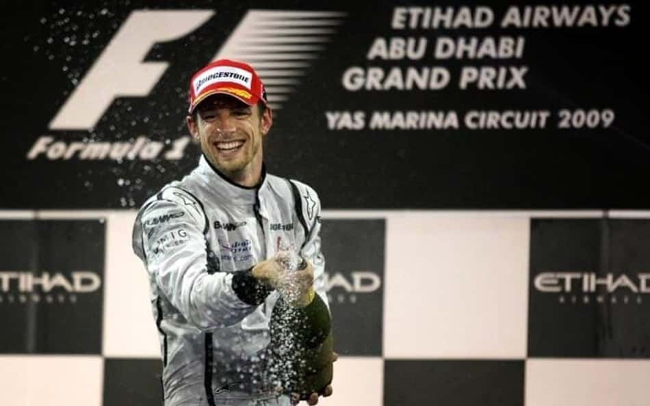 Campeão da F1 anuncia aposentadoria do automobilismo em 2025