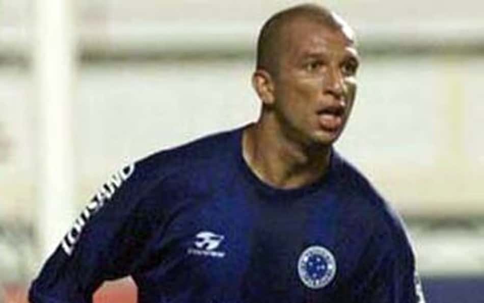 Atlético-MG 2 x 4 Cruzeiro no Brasileirão 2000; virada espetacular com Felipão