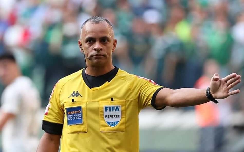 Decisão de Wilton Pereira em Flamengo x Palmeiras causa revolta: 'Nada explica'