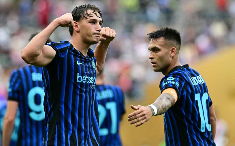 Francesco Esposito comemora gol no jogo da Inter de Milão contra o River Plate