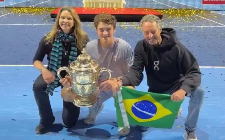 VÍDEO: João Fonseca se envergonha com atitude da mãe durante premiação